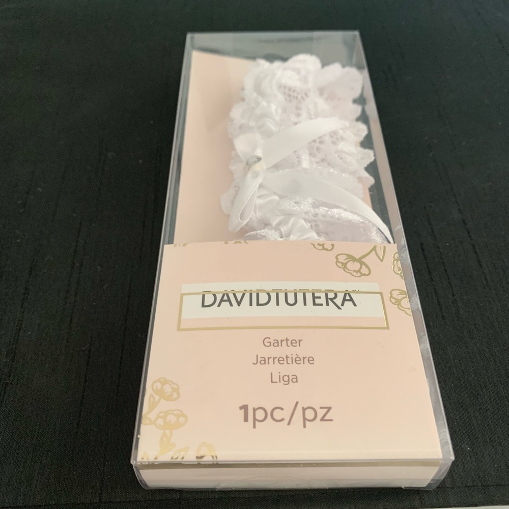 DAVID TUTERA GARTER